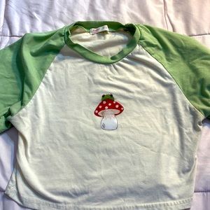 Romwe Women’s crop top size medium US 6 green white with frog and mushroom